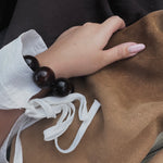 pulsera de bolas de madera